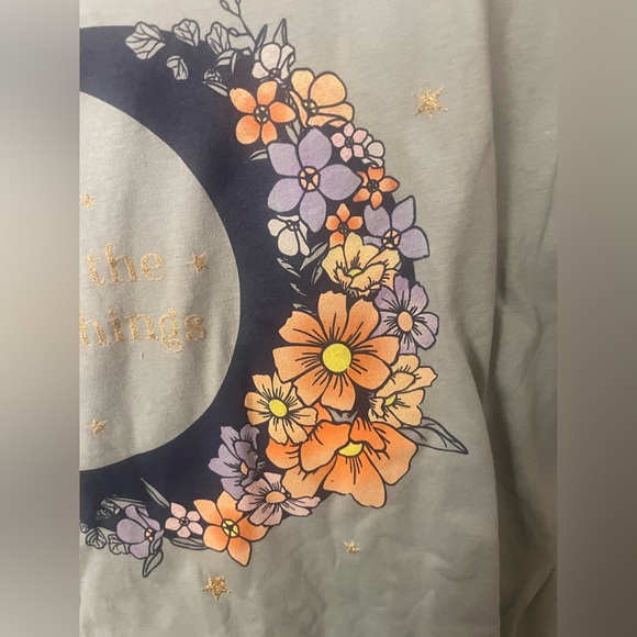 🔴 3/$12 Girl’s tee with moon and stars. - Picture 4 of 5